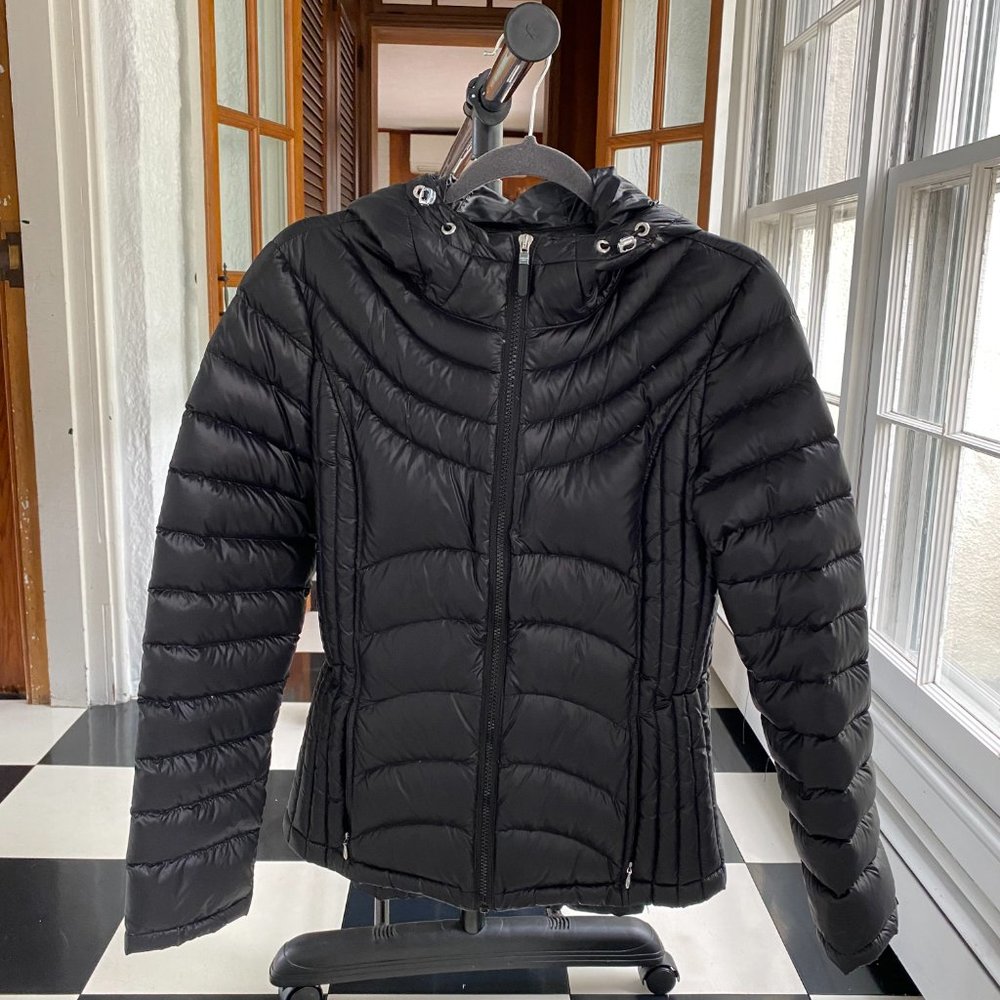 Andrew Marc Packable Lightweight Down Female Jacket - Stylish and Versatile!
